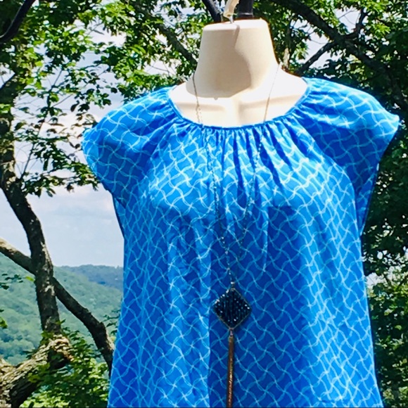 ♥️Stunning Banana Republic Blouse size 2 (110) - Picture 2 of 4